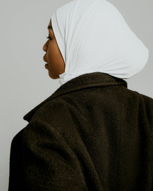 Comment protéger ses cheveux sous le hijab sans les abîmer ?
